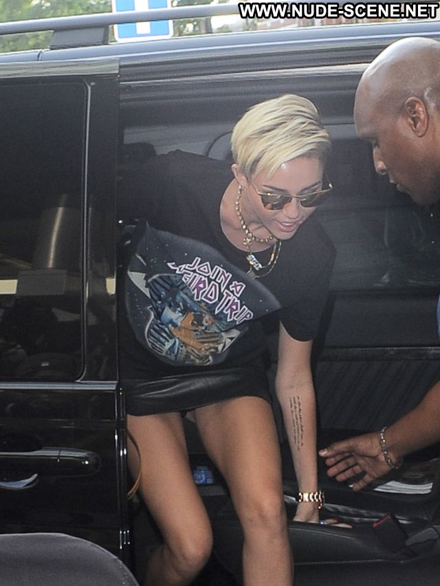 Miley Cyrus Showing Pussy Upskirt Blonde Showing Tits Horny