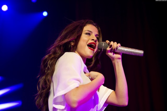 Selena Gomez Performance Candids Beautiful Babe Celebrity High